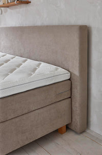 Boxspringbett Davinci – schlichtes Kopfteil ohne Steppung, Webstoff Beige – Kopfteil-Nahaufnahme | Betten Deluxe