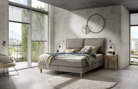 Vela Boxspringbett in Grau mit Kissen-Kopfteil – Schlafzimmer-Ambiente – Betten Deluxe