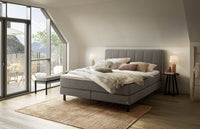 Mio Boxspringbett in Grau mit gestepptes Kopfteil – Schlafzimmer-Ambiente – Betten Deluxe