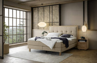 Nordic Boxspringbett in Beige mit gestepptes Kopfteil – Schlafzimmer-Ambiente – Betten Deluxe