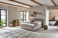Boxspringbett Davinci – schlichtes Kopfteil ohne Steppung, Webstoff Beige – Milieu-Ansicht ohne Fußteil | Betten Deluxe