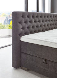 Boxspringbett Chagall – Chesterfield-Steppung, Webstoff Anthrazit – Kopfteil-Nahaufnahme | Betten Deluxe
