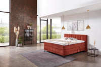 Boxspringbett Vermeer – horizontale Steppung, Webstoff Rot – Milieu-Ansicht ohne Fußteil | Betten Deluxe
