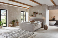 Boxspringbett Davinci – Webstoff Beige – Milieu-Ansicht mit Fußteil | Betten Deluxe
