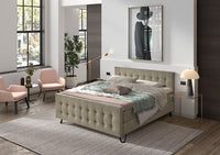 Boxspringbett Van Gogh – Knopf-Steppung, Webstoff Beige-Taupe – Milieu-Ansicht mit Fußteil | Betten Deluxe
