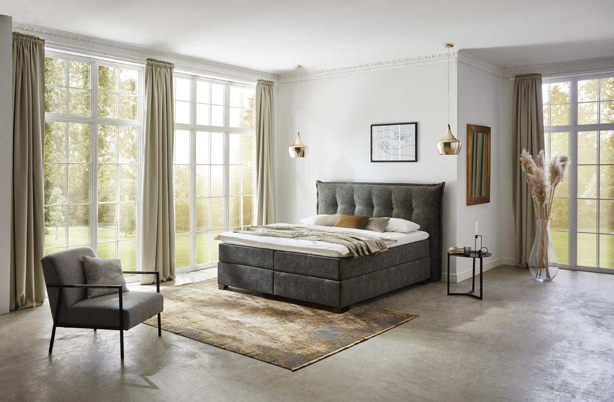 Boxspringbett Rousseau – kissenförmiges Kopfteil, Samt Dunkelgrau – Milieu-Ansicht ohne Fußteil | Betten Deluxe