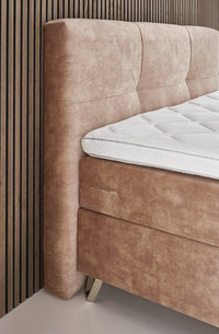 Boxspringbett Michelangelo – Steppung mit Biese, Samt Altrosé – Kopfteil-Nahaufnahme | Betten Deluxe