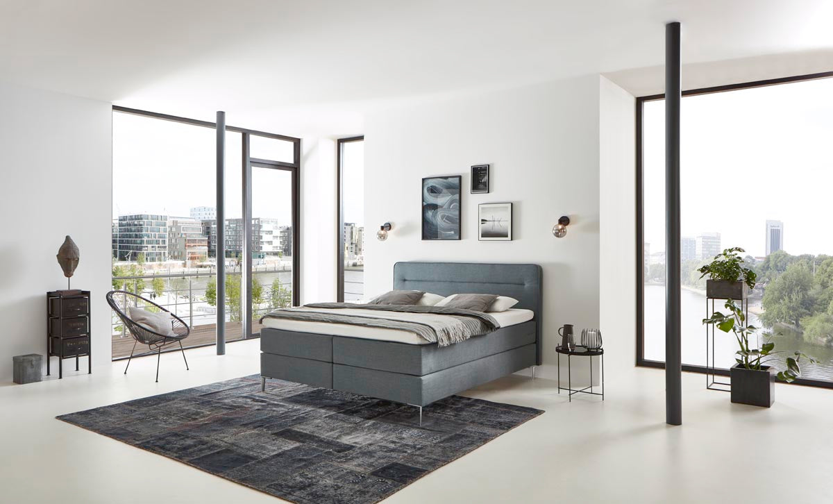 Boxspringbett Pollock – horizontale Steppung, Leinen-Webstoff Natur – Milieu-Ansicht ohne Fußteil | Betten Deluxe