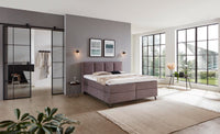 Boxspringbett Dumas – Steppung mit Umrahmung, Samt Taupe – Milieu-Ansicht ohne Fußteil | Betten Deluxe