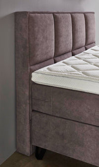 Boxspringbett Dumas – Steppung mit Umrahmung, Samt Taupe – Kopfteil-Nahaufnahme | Betten Deluxe
