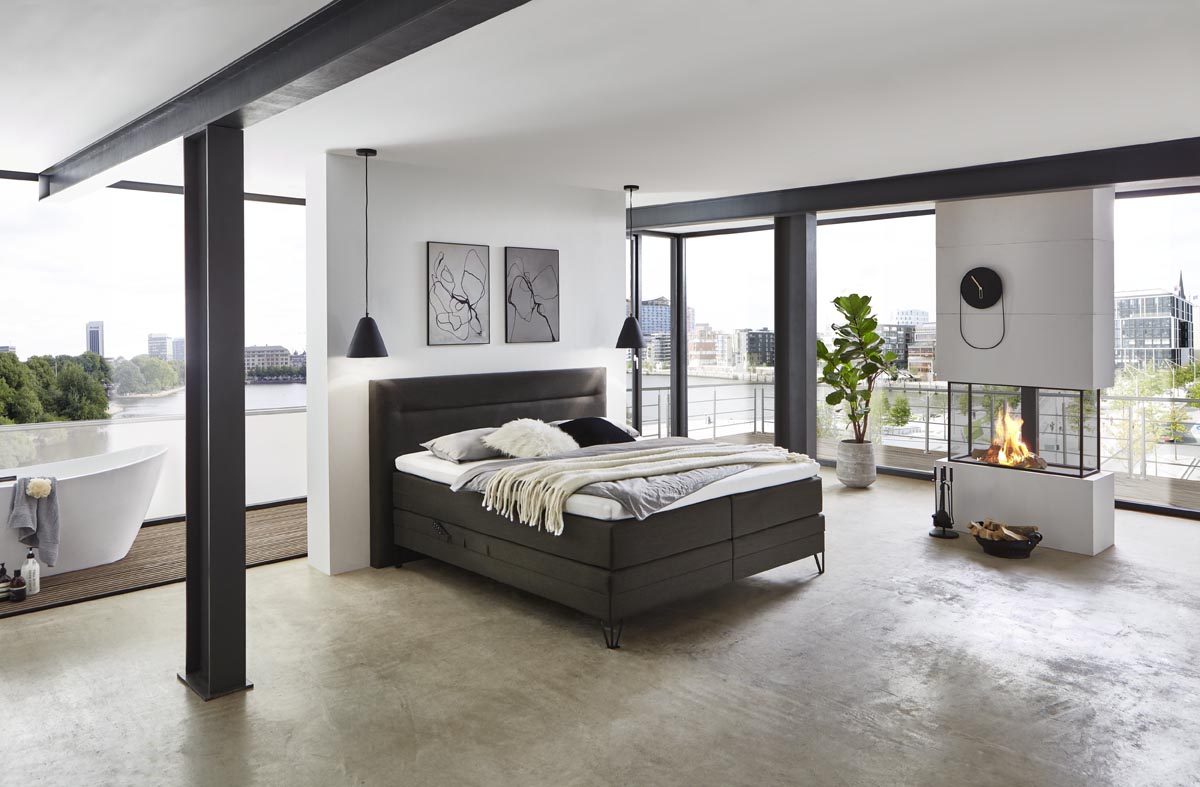 Boxspringbett Mondriaan – horizontale Steppung, Webstoff Dunkelbraun – Milieu-Ansicht ohne Fußteil | Betten Deluxe